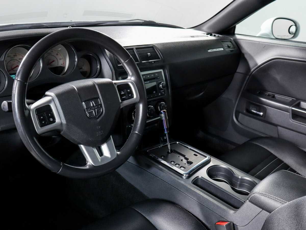 Б/У Додж Челленджер 2013 года. Фото: #10