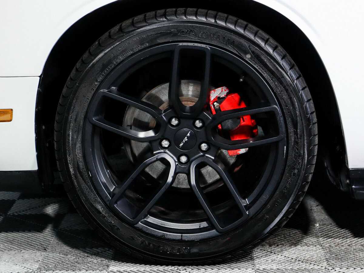 Б/У Додж Челленджер 2013 года. Фото: #11