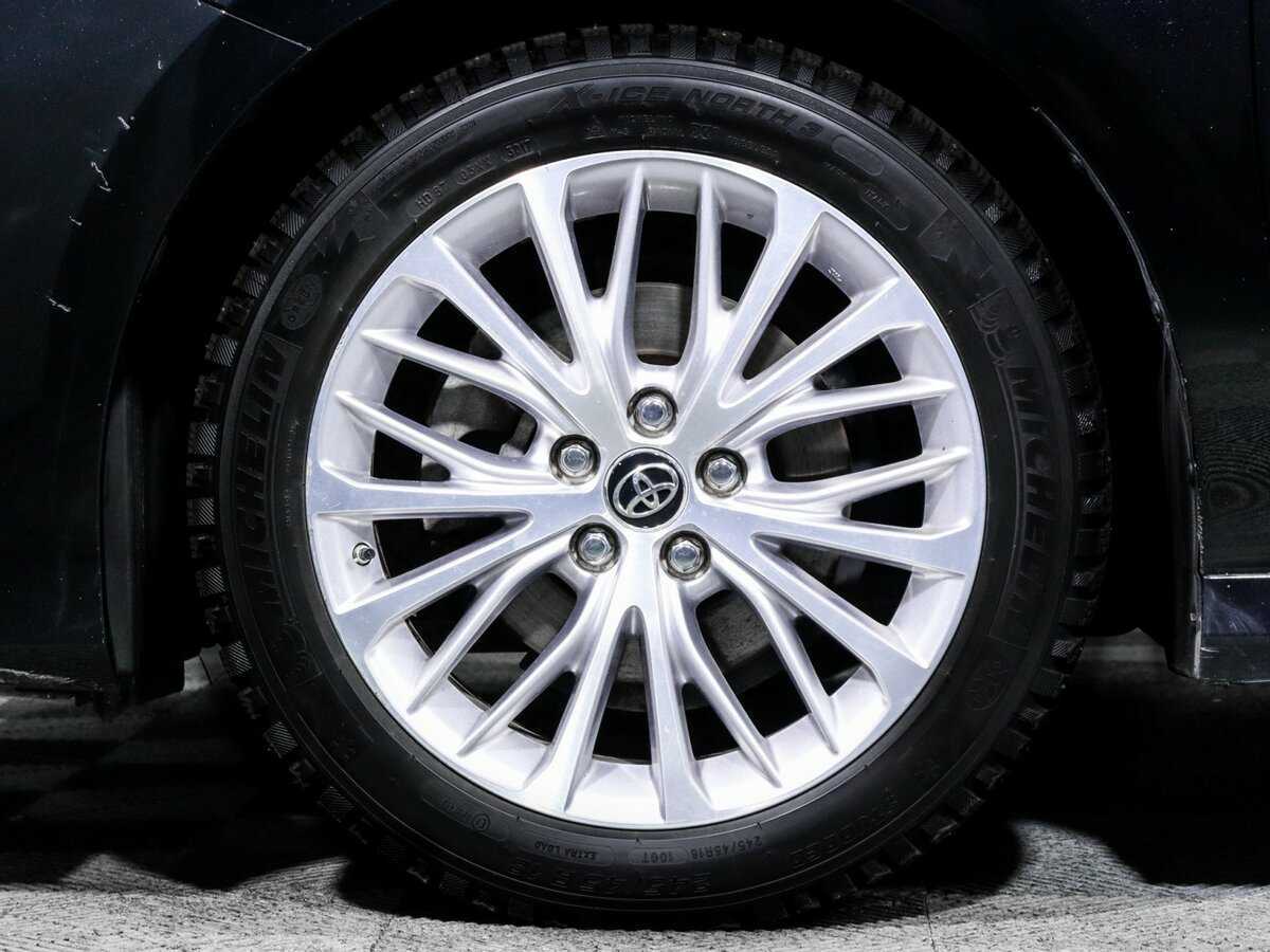 Б/У Тойота Камри 2018 года. Фото: #10