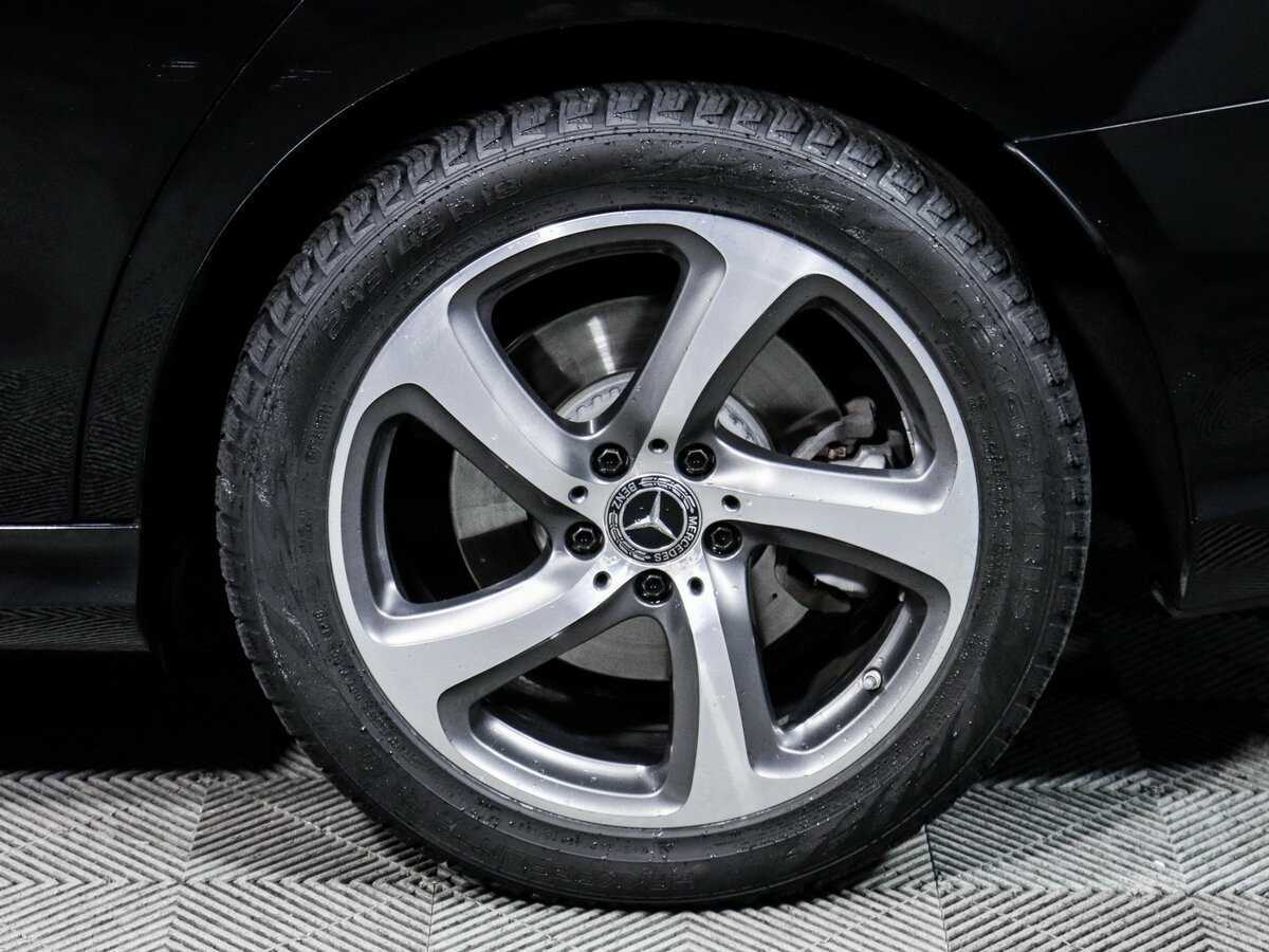 Б/У Мерседес-Бенц Е-Класс 2018 года. Фото: #11