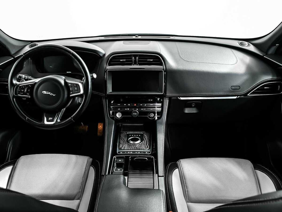 Б/У Ягуар Ф-Пэйс 2018 года. Фото: #10