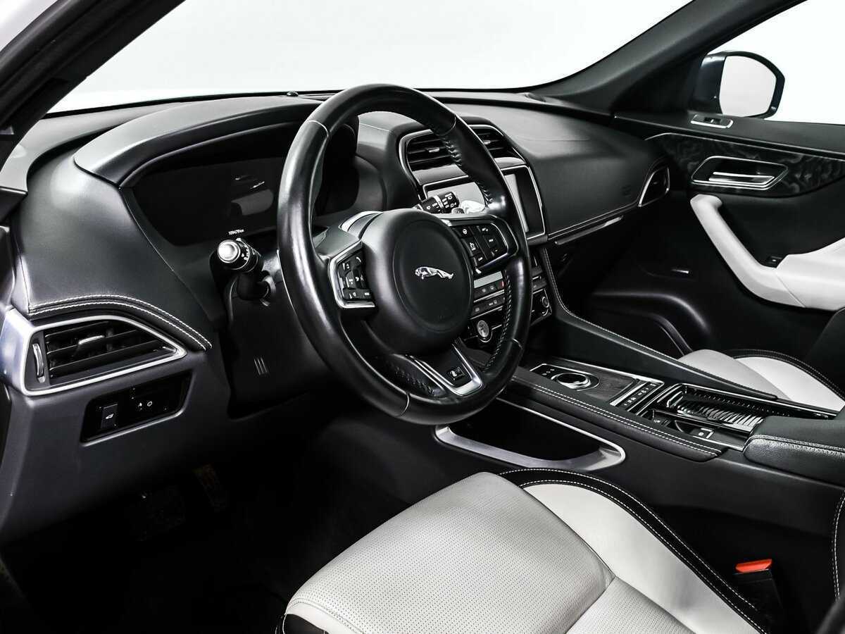 Б/У Ягуар Ф-Пэйс 2018 года. Фото: #11