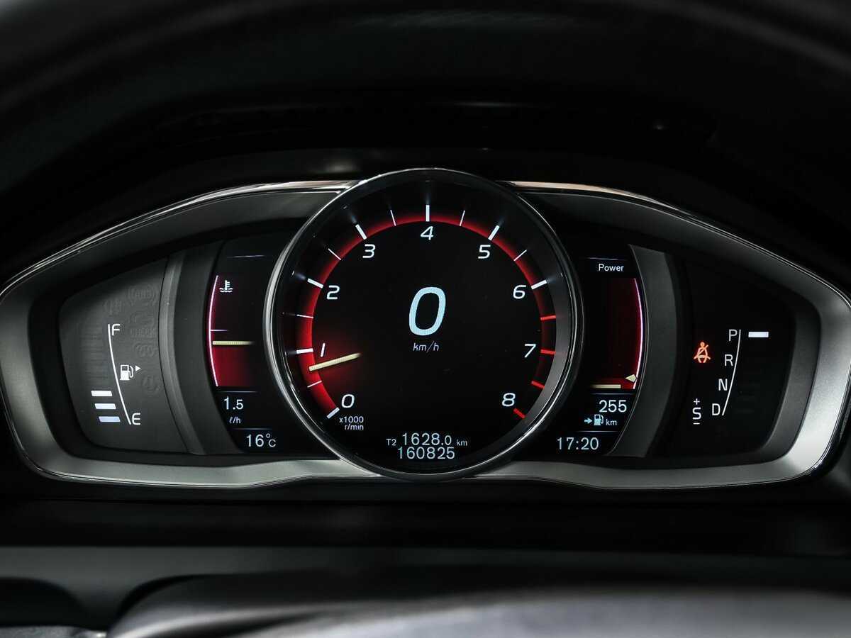 Б/У Вольво S60 Cross Country 2015 года. Фото: #9