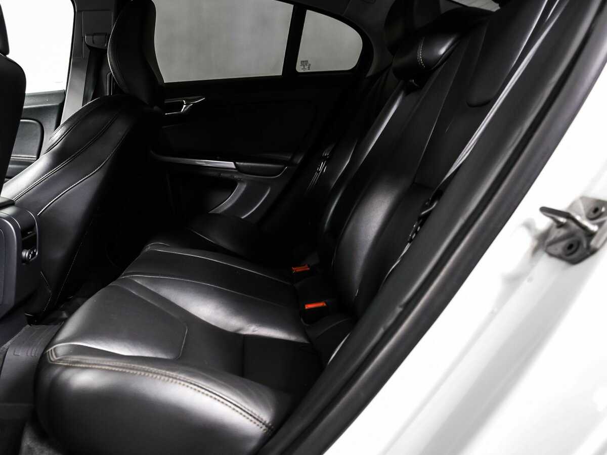 Б/У Вольво S60 Cross Country 2015 года. Фото: #12