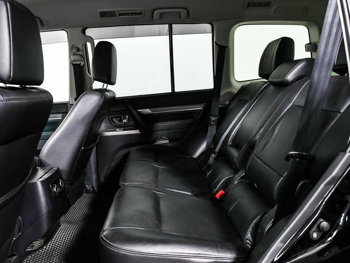 Б/У Митсубиши Паджеро 2015 года. Фото: #12