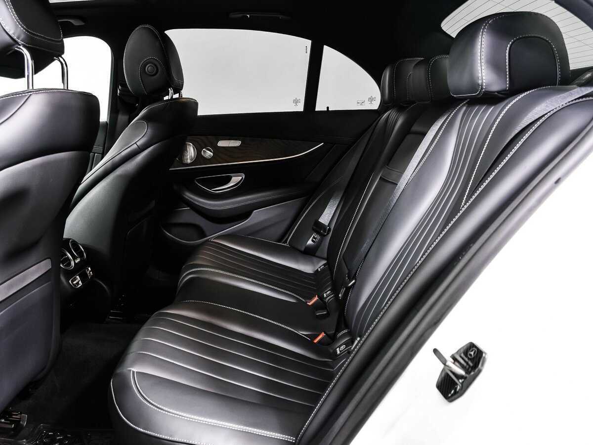 Б/У Мерседес-Бенц Е-Класс 2022 года. Фото: #12