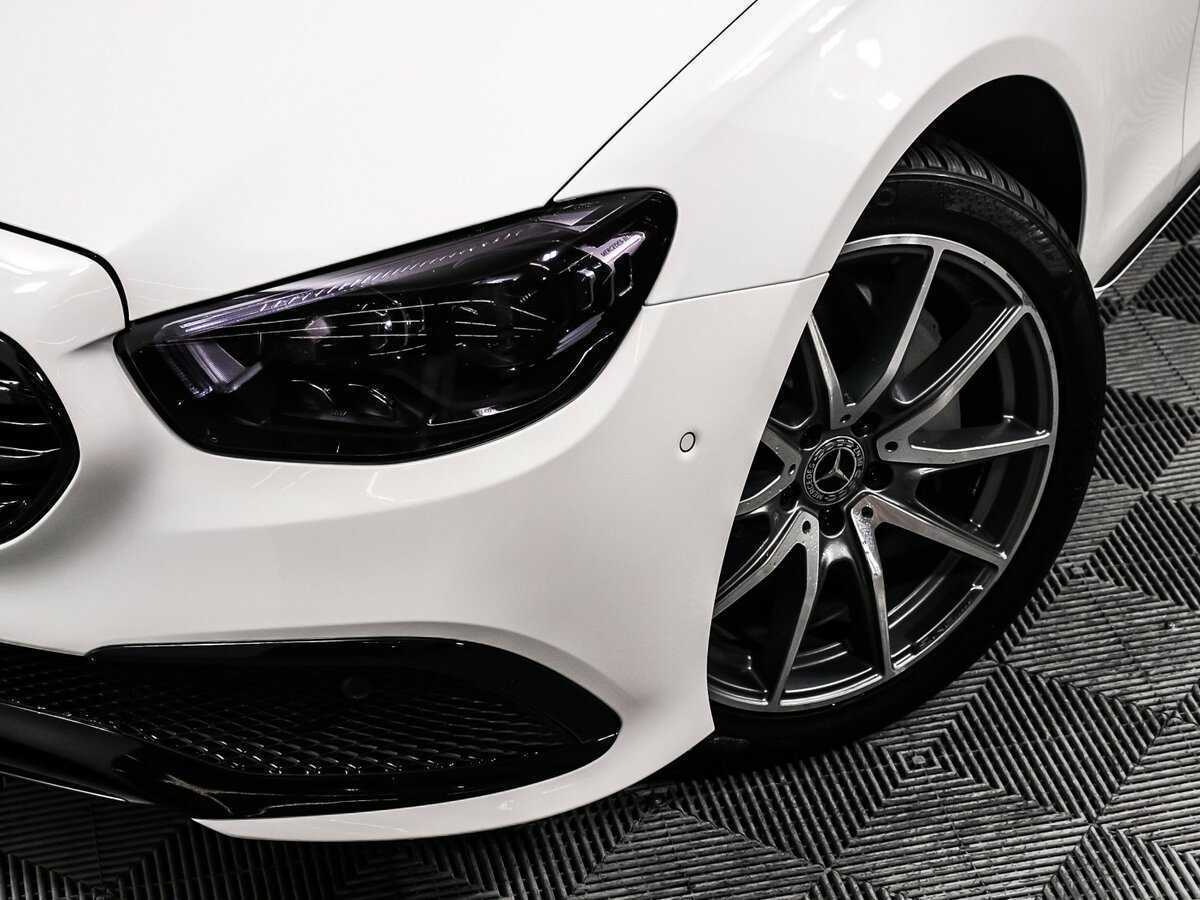 Б/У Мерседес-Бенц Е-Класс 2022 года. Фото: #13