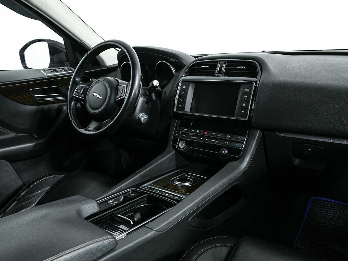 Б/У Ягуар Ф-Пэйс 2017 года. Фото: #6