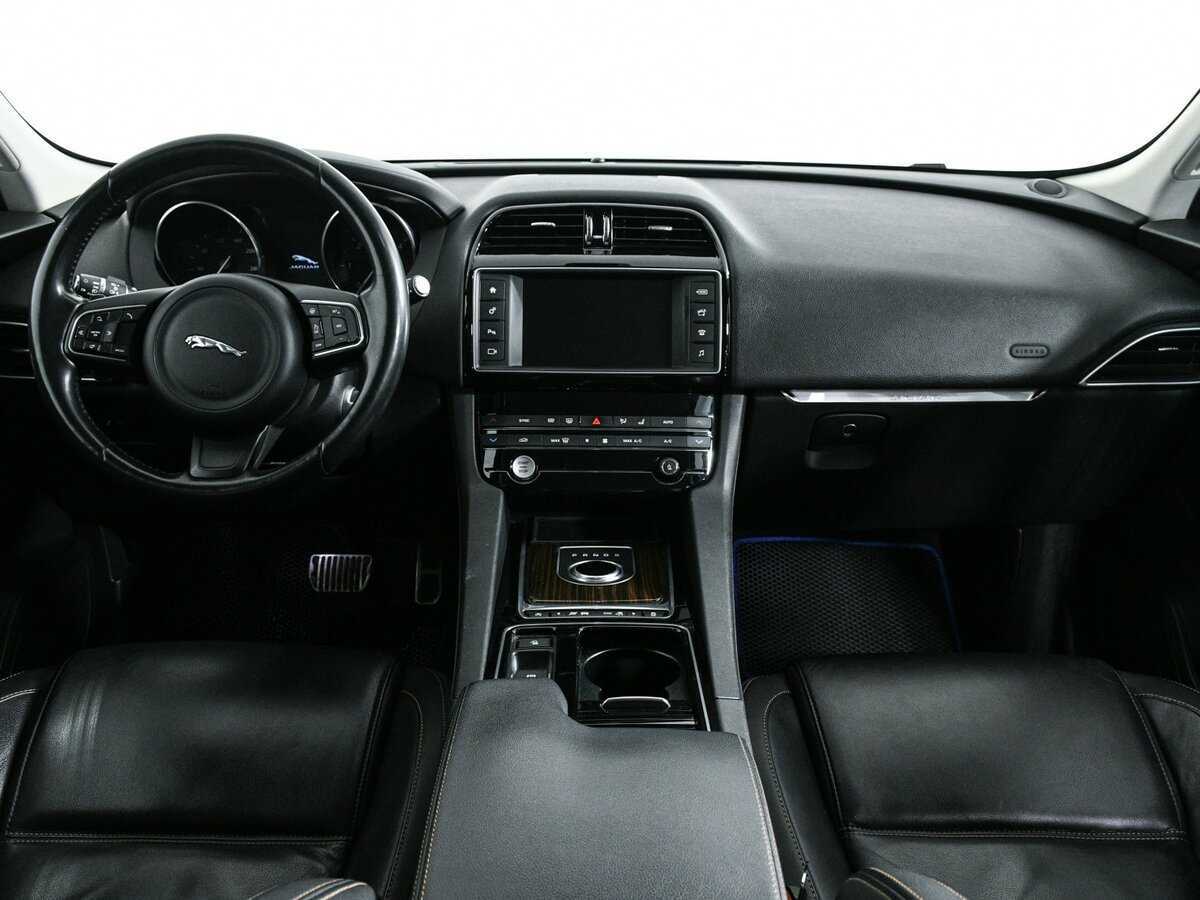 Б/У Ягуар Ф-Пэйс 2017 года. Фото: #8