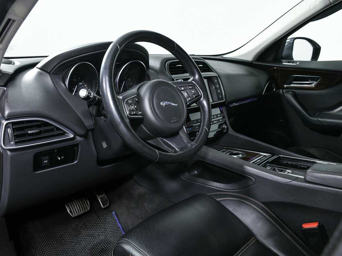 Б/У Ягуар Ф-Пэйс 2017 года. Фото: #9