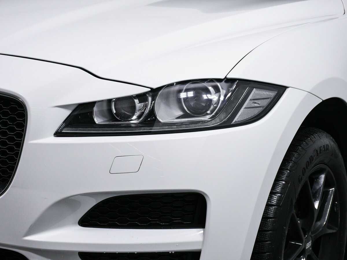 Б/У Ягуар Ф-Пэйс 2017 года. Фото: #11