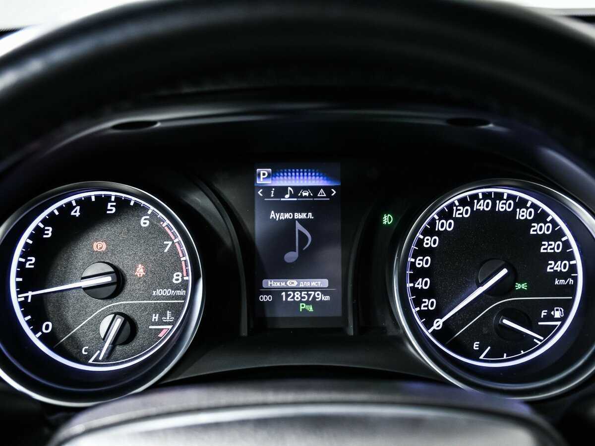 Б/У Тойота Камри 2019 года. Фото: #9