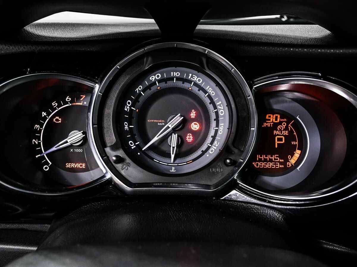 Б/У Ситроен ДС3 2012 года. Фото: #9