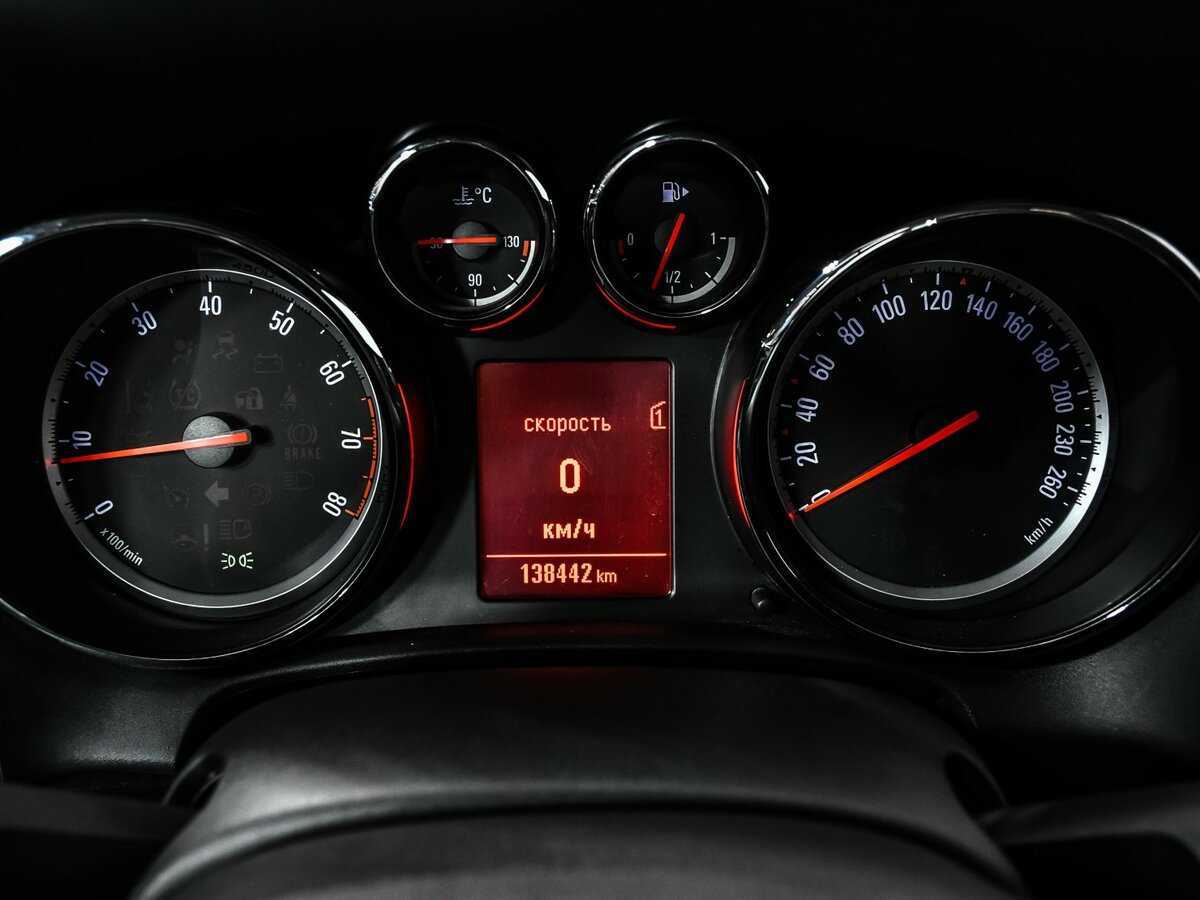 Б/У Опель Астра 2011 года. Фото: #9