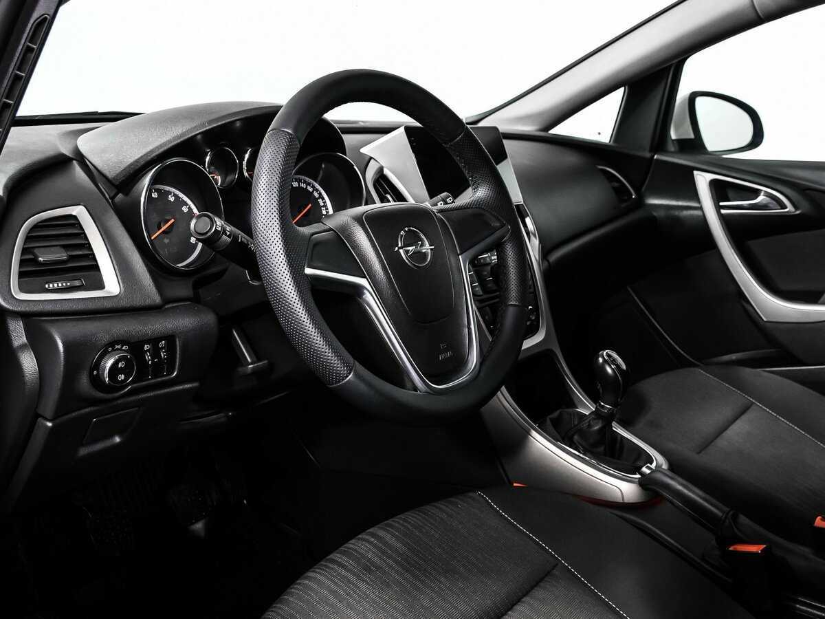 Б/У Опель Астра 2011 года. Фото: #11