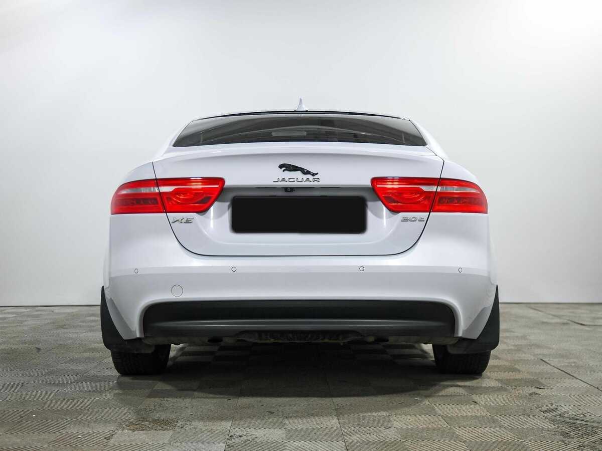 Б/У Ягуар ИксЕ 2015 года. Фото: #4