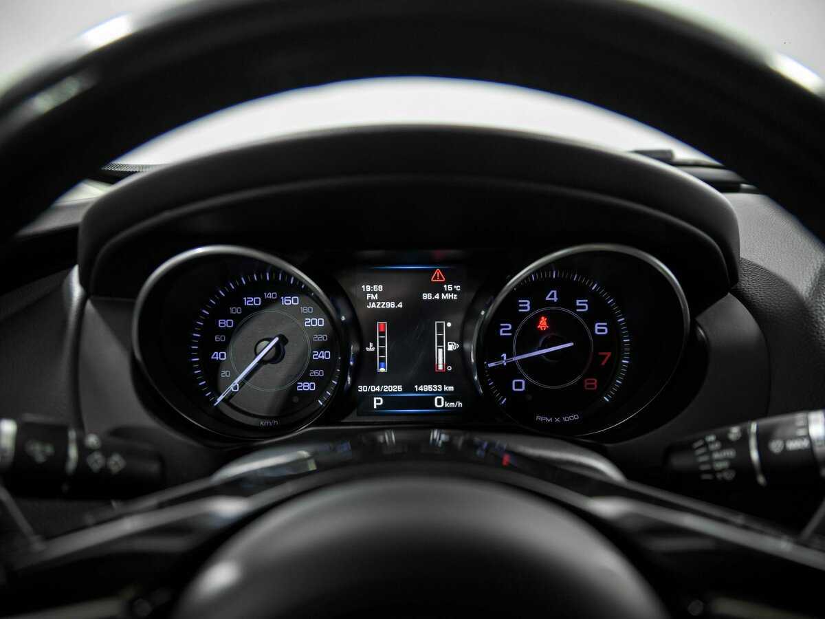 Б/У Ягуар ИксЕ 2015 года. Фото: #6