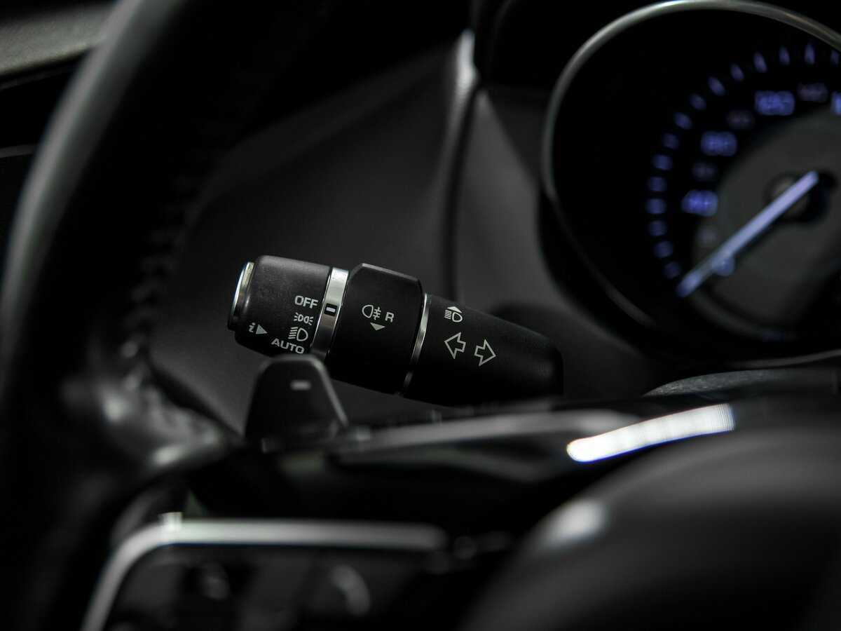 Б/У Ягуар ИксЕ 2015 года. Фото: #7