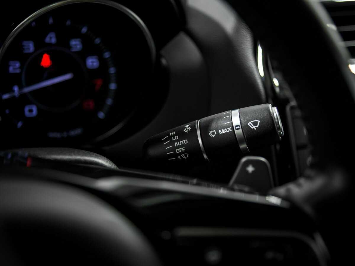 Б/У Ягуар ИксЕ 2015 года. Фото: #9