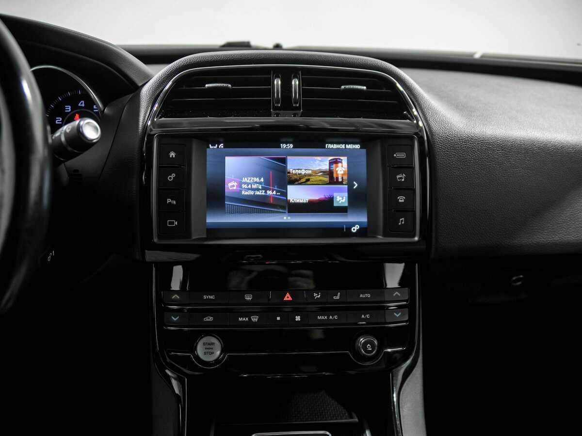 Б/У Ягуар ИксЕ 2015 года. Фото: #10