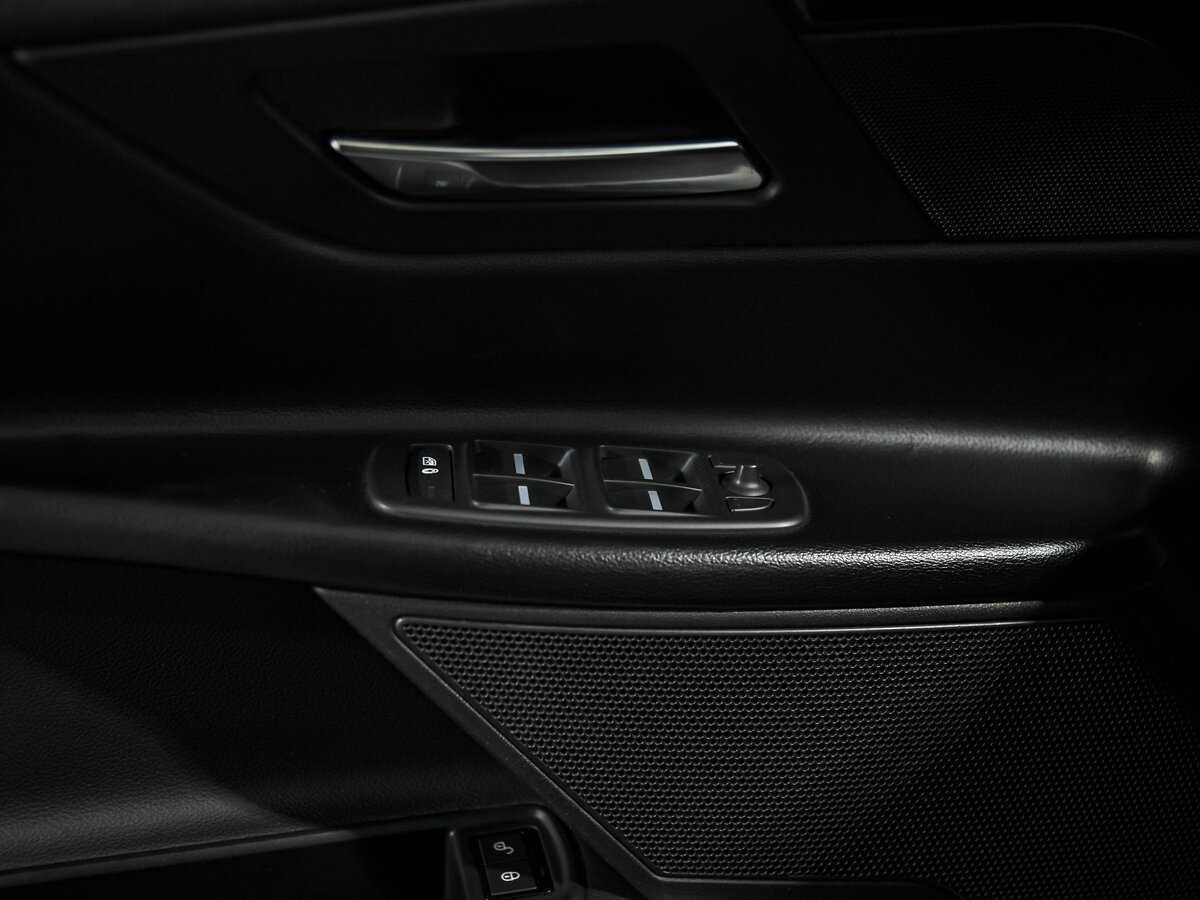 Б/У Ягуар ИксЕ 2015 года. Фото: #12