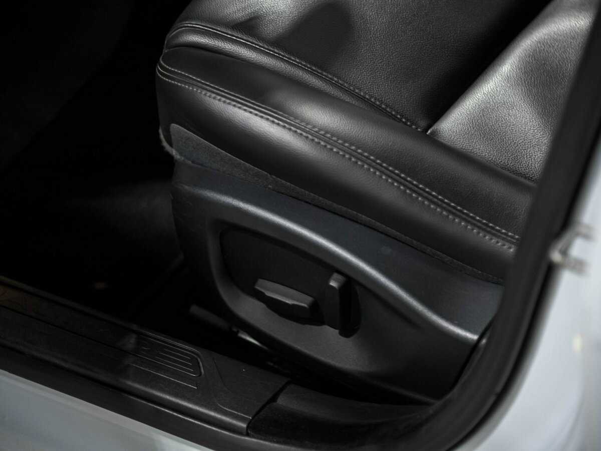 Б/У Ягуар ИксЕ 2015 года. Фото: #14