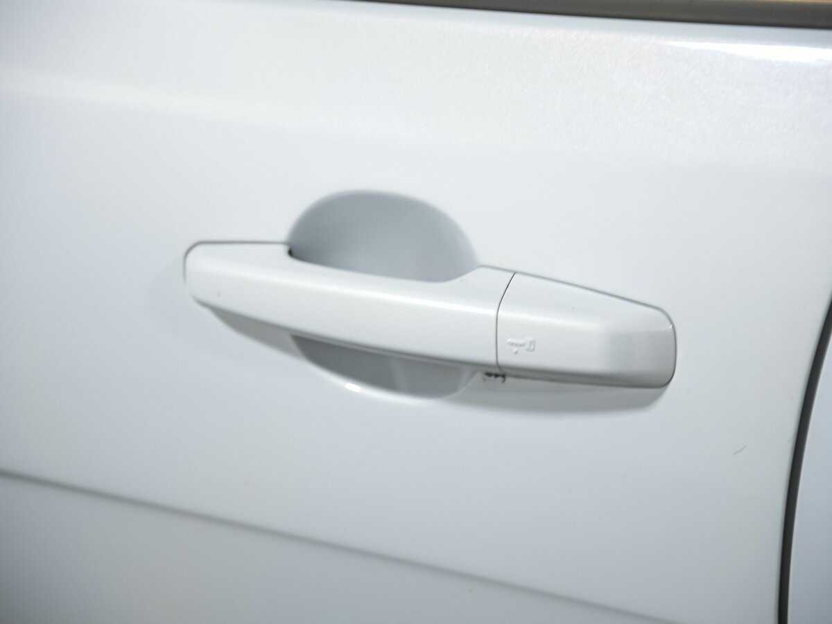 Б/У Ягуар ИксЕ 2015 года. Фото: #19