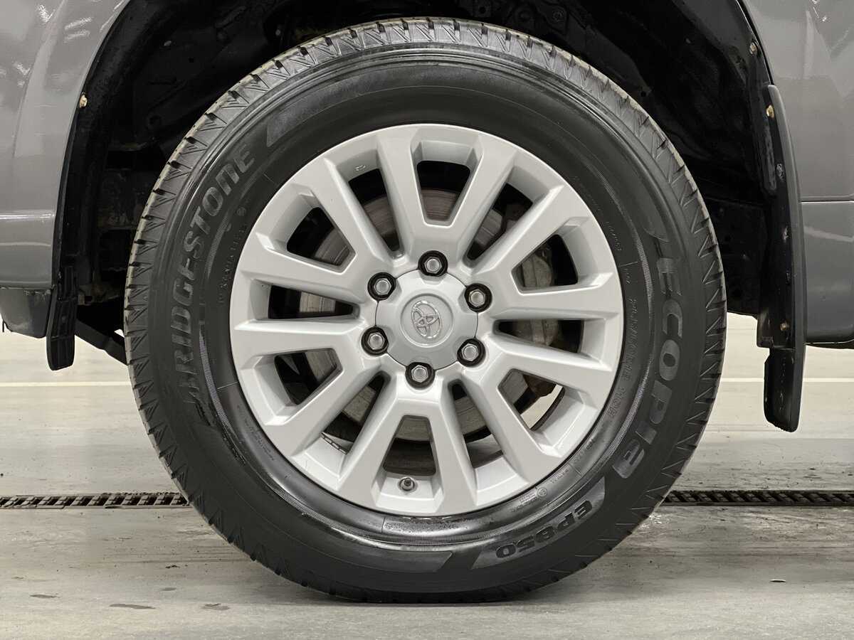 Б/У Тойота Лэнд Крузер Прадо 2014 года. Фото: #17