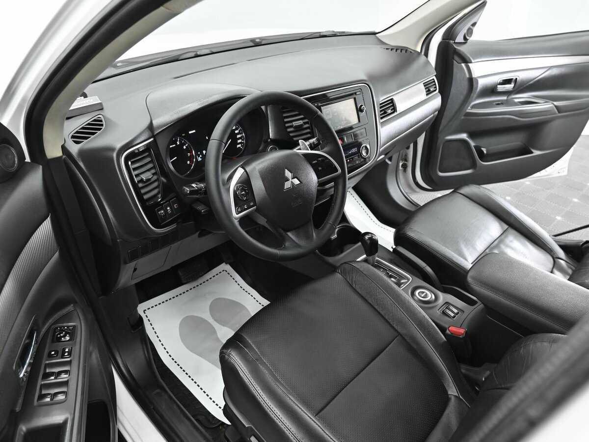 Б/У Митсубиши Оутлэндер 2012 года. Фото: #7