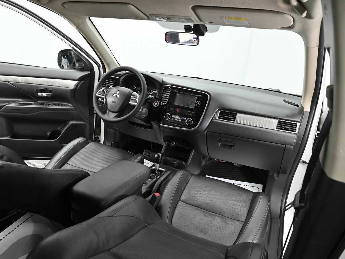 Б/У Митсубиши Оутлэндер 2012 года. Фото: #8