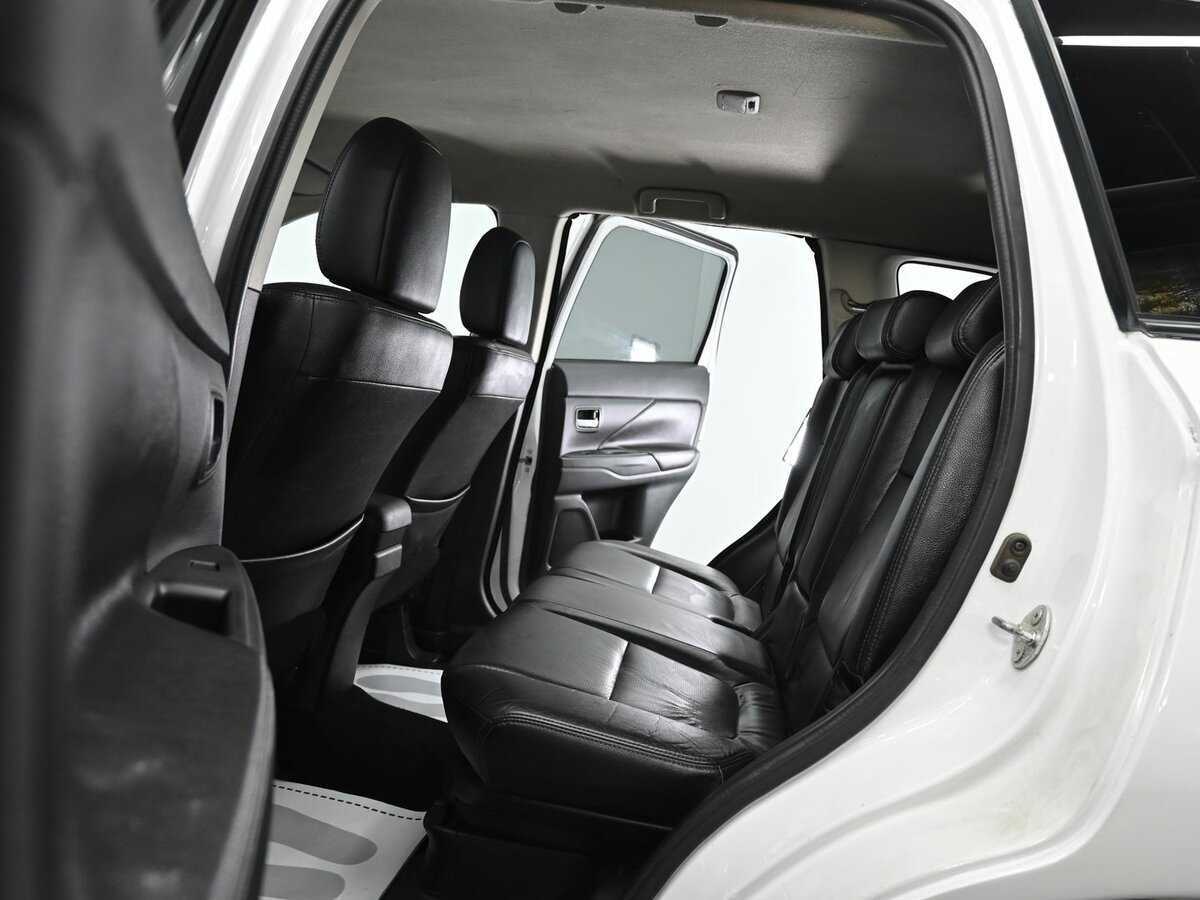 Б/У Митсубиши Оутлэндер 2012 года. Фото: #14