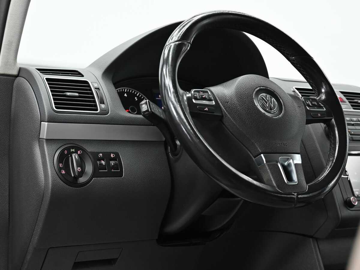 Б/У Фольксваген Туран 2012 года. Фото: #6