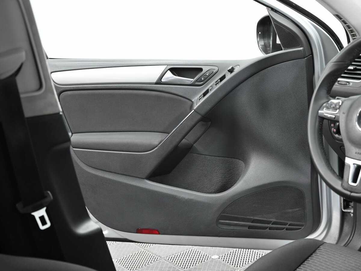 Б/У Фольксваген Гольф 2010 года. Фото: #5