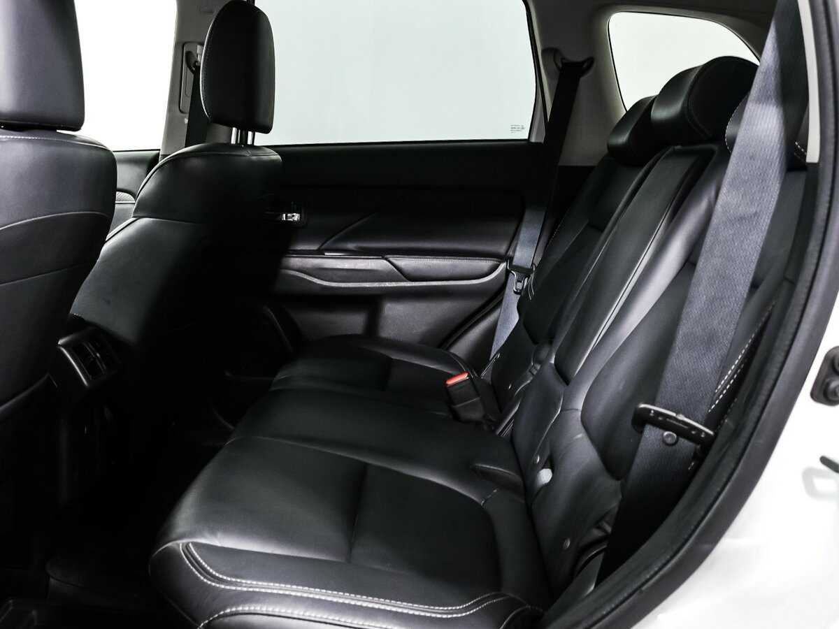 Б/У Митсубиши Оутлэндер 2019 года. Фото: #10