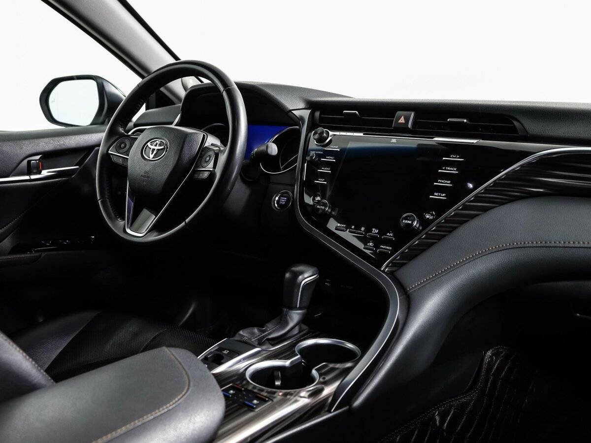 Б/У Тойота Камри 2020 года. Фото: #8