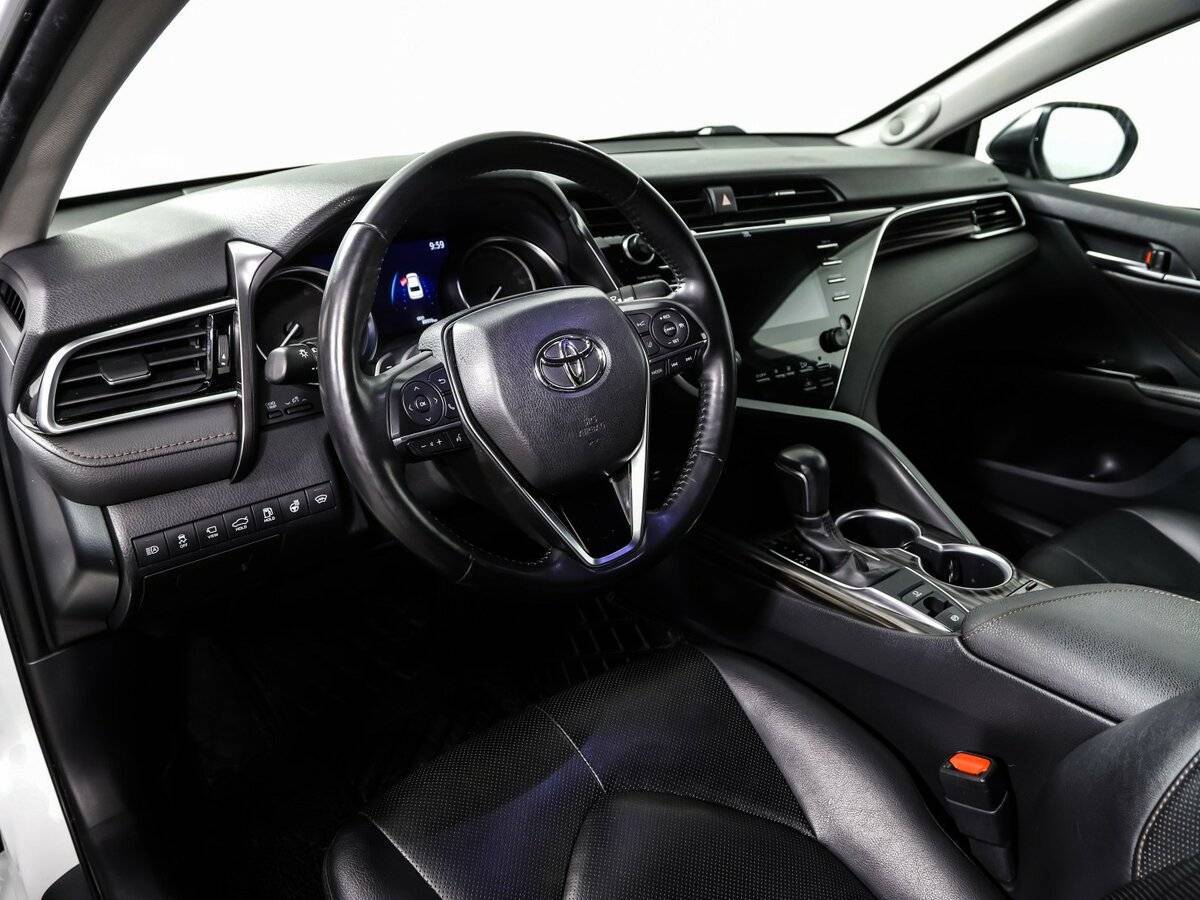 Б/У Тойота Камри 2020 года. Фото: #12