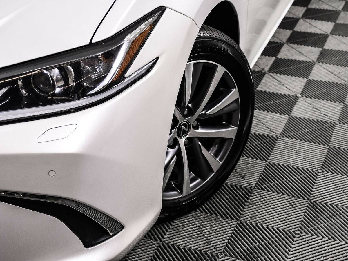 Б/У Лексус ЕС 2019 года. Фото: #13