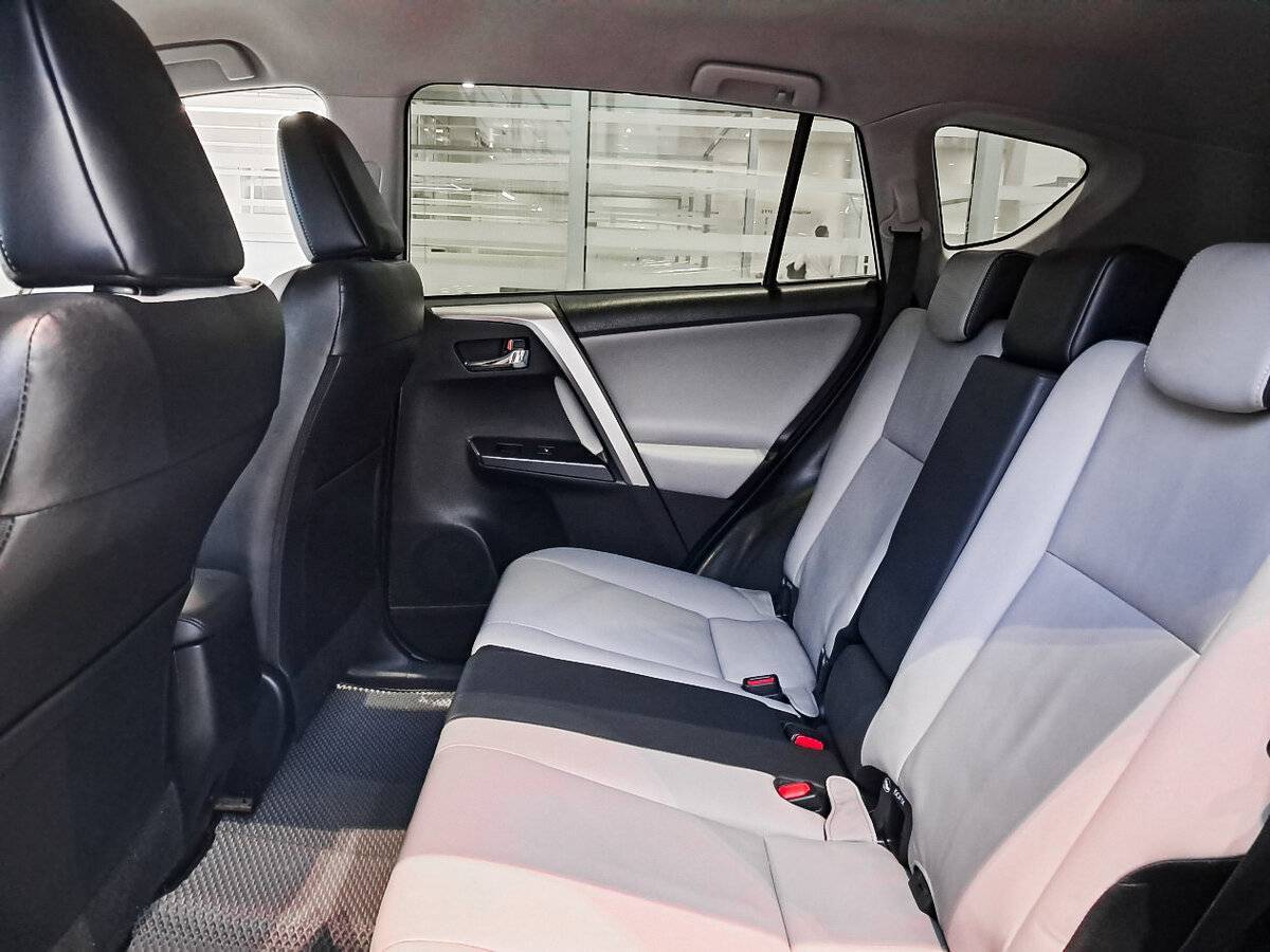 Б/У Тойота Рав4 2016 года. Фото: #11