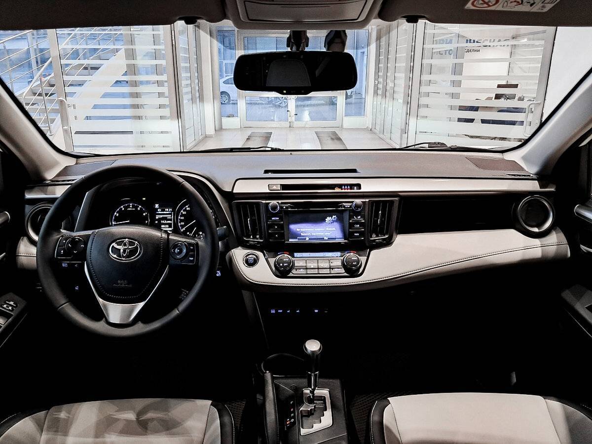 Б/У Тойота Рав4 2016 года. Фото: #13