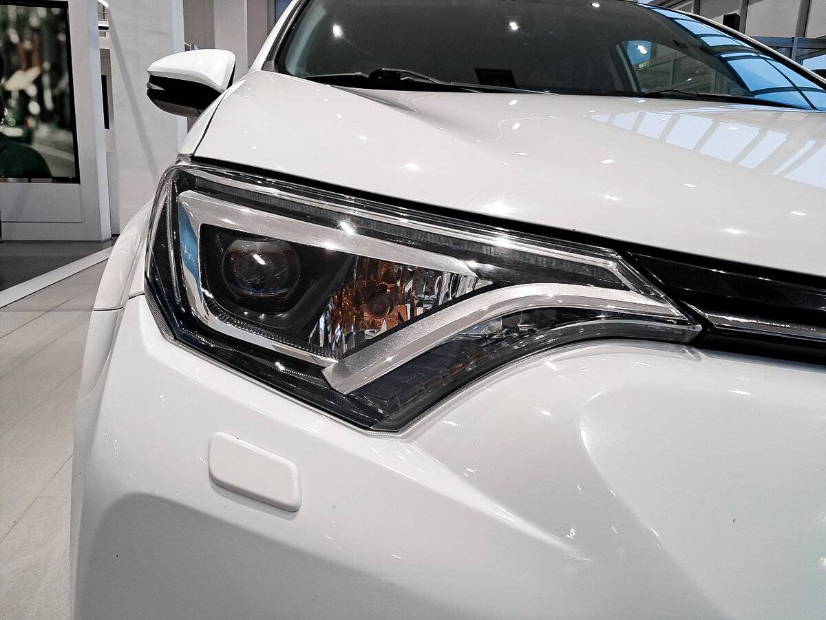 Б/У Тойота Рав4 2016 года. Фото: #16