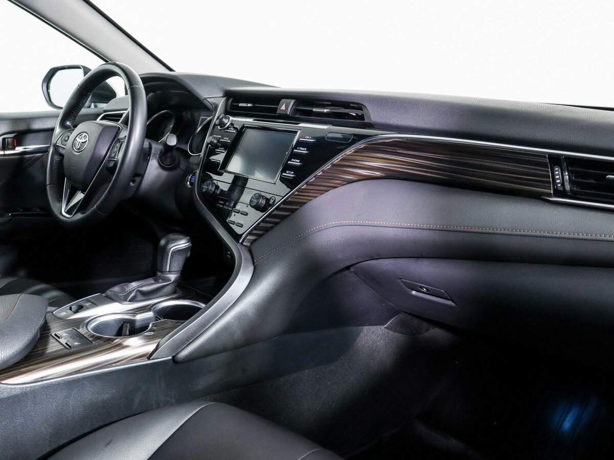 Б/У Тойота Камри 2021 года. Фото: #8