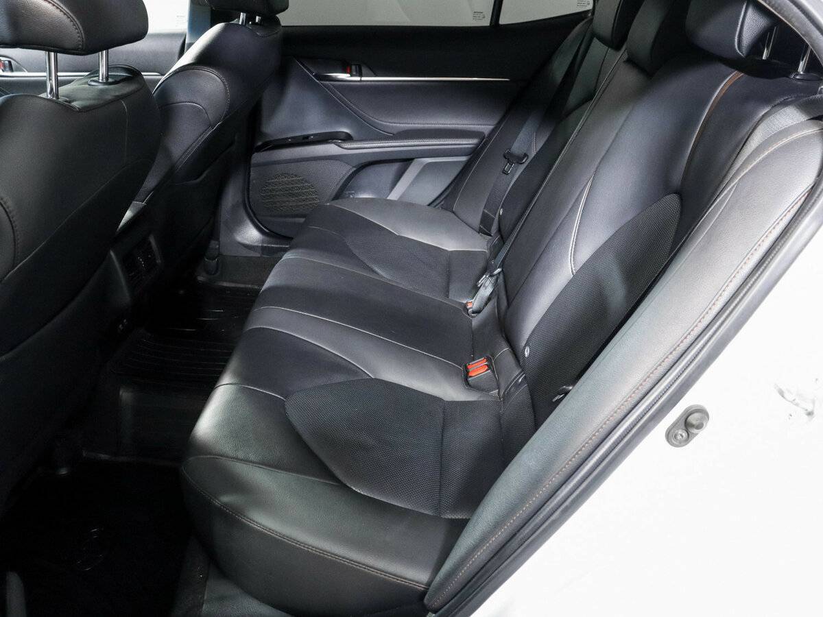 Б/У Тойота Камри 2021 года. Фото: #9