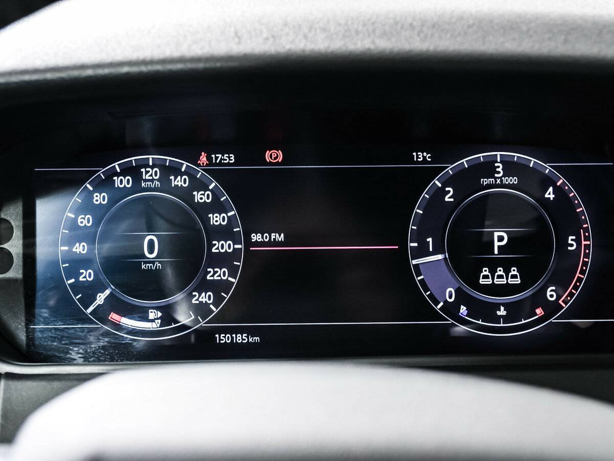 Б/У Лэнд Ровер Рэнж Ровер Велар 2019 года. Фото: #9