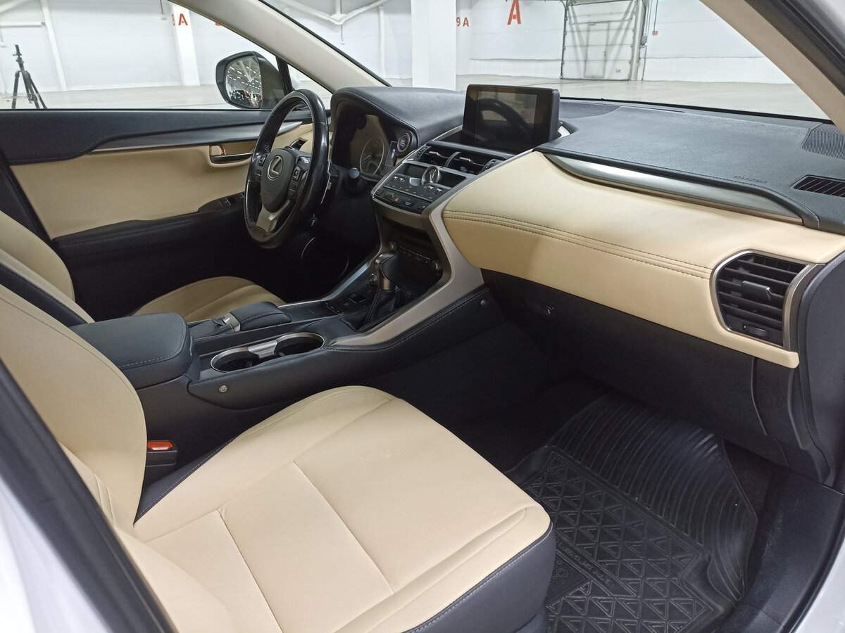 Б/У Лексус Н-Икс 2018 года. Фото: #10