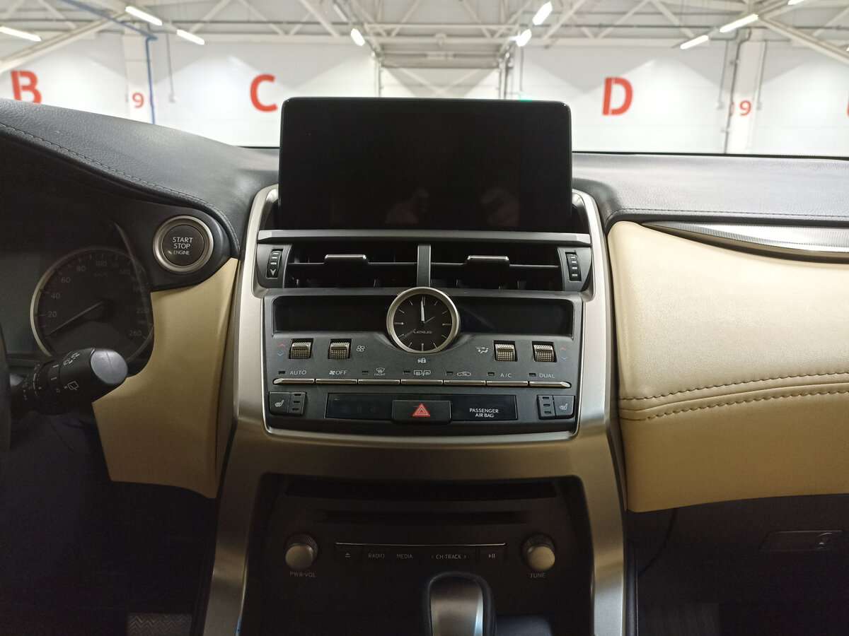 Б/У Лексус Н-Икс 2018 года. Фото: #14