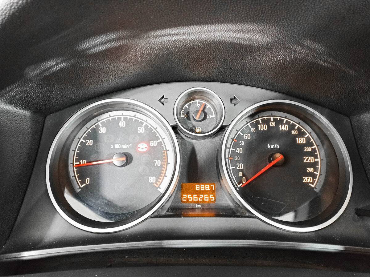 Б/У Опель Астра 2011 года. Фото: #11