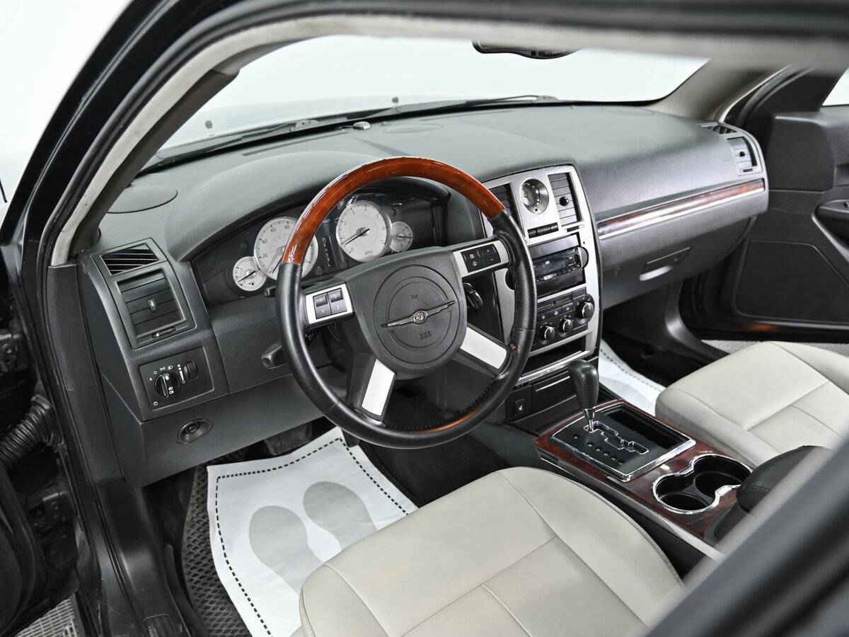 Б/У Крайслер 300Ц 2004 года. Фото: #8