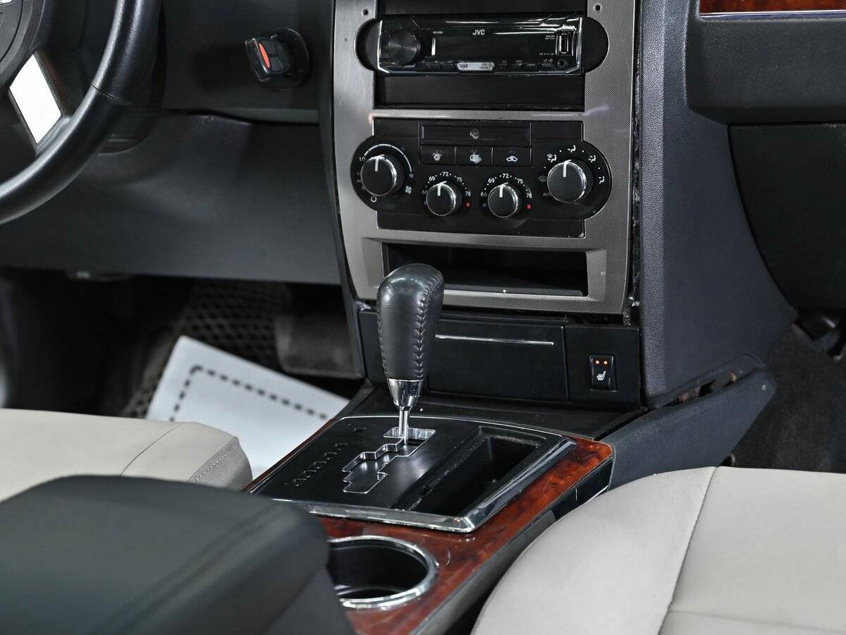 Б/У Крайслер 300Ц 2004 года. Фото: #12