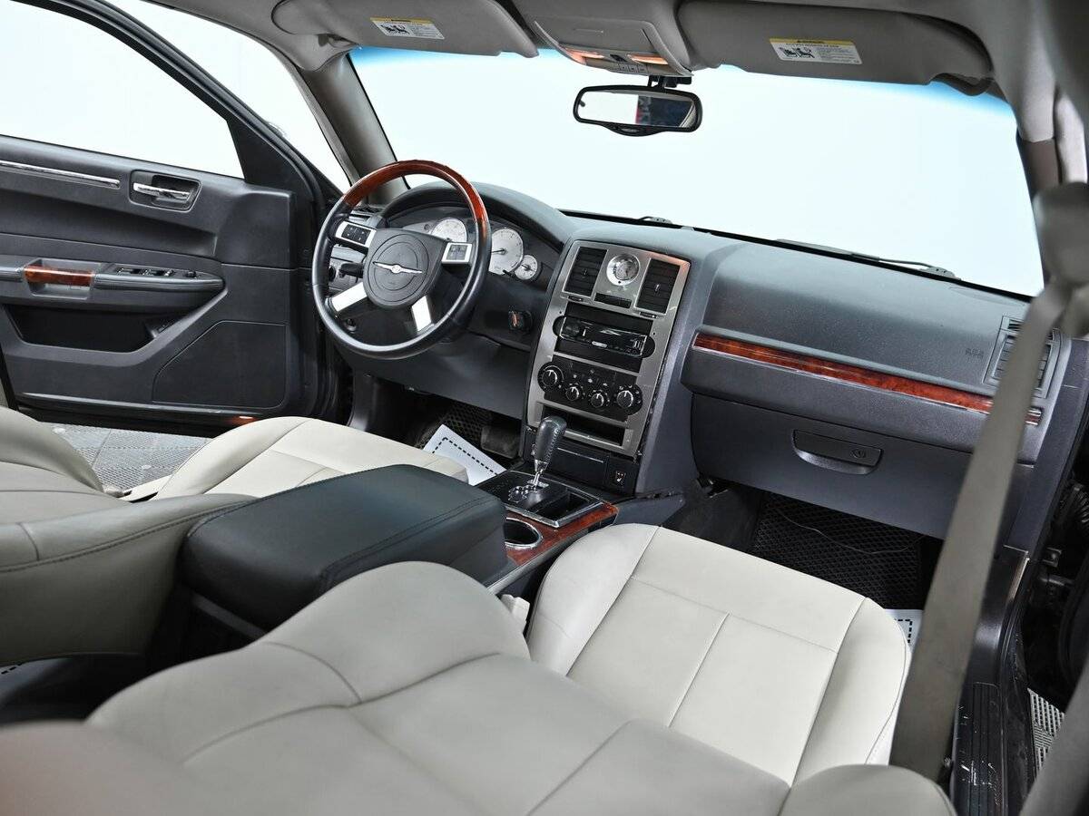 Б/У Крайслер 300Ц 2004 года. Фото: #15