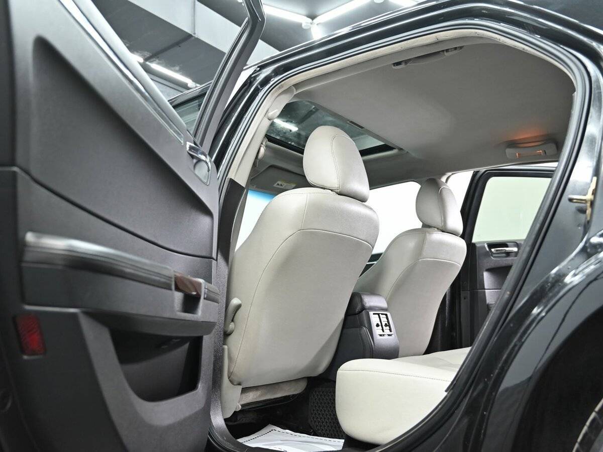 Б/У Крайслер 300Ц 2004 года. Фото: #16